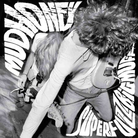 Véritable pierre angulaire du rock de Seattle, de la vague Sub Pop et de tout ce qui a tourné les projecteurs vers le rock alternatif au début des années 90, le premier EP de Mudhoney Superfuzz BigMuff, sorti en 1988, est un classique de l’histoire du rock.