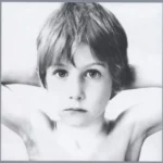 Édition vinyle (LP) remastérisée numériquement du premier album du groupe irlandais, sorti à l'origine en 1980. Il comprend 11 titres, dont « I Will Follow », « Stories for Boys » et bien d'autres. Universal.  