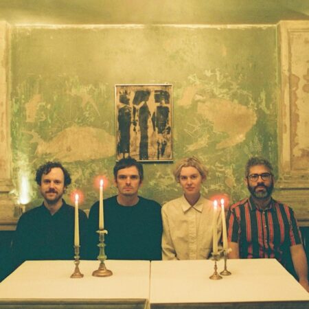 Modern Nature, le groupe du chanteur, compositeur et guitariste anglais Jack Cooper, est de retour avec un quatrième album "The Heat Warps".