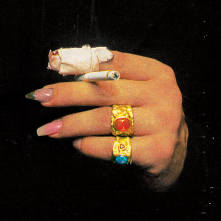 Composed by Blanco Teta. Produced by Blanco Teta and Ale Ortiz. Recorded by Ale Ortiz at Estudis Ground, Girona, Spain. Mixed by Ale Ortiz. Mastered by Ale Ortiz. Vocals and backing vocals: Josefina Barreix. Celo, vocals and backing vocals: Violeta Garcia. Drums: Carola Zelaschi Bass: Genosidra. String arrangements on "Sin Nafta": Carola Zelaschi and Violeta Garcia. Recording and vocal production assistance: DELLA. Mixing assistance: Piedra Recording by Danzi at El Precioso. Acoustic cello and drum recording by Colo Cano at El laboratorio de Andy. Vocal production on "Perdida": Antu. Drum Doctor and recording assistance: Mateo Gonzalez Aguilar. Cello pedal Doctor: DELLA. Backing vocals on "Sin bombacha": Della, Mateo Gonzalez Aquilar, Carola Zelaschi, Violeta Garcia, Genosidra, and Josefina Barreix. Backing vocals on "La debacle": Dela, Mateo Gonzalez Aguilar, Carola Zelaschi, Violeta Garcia, Genosidra, and Josefina Barreix.