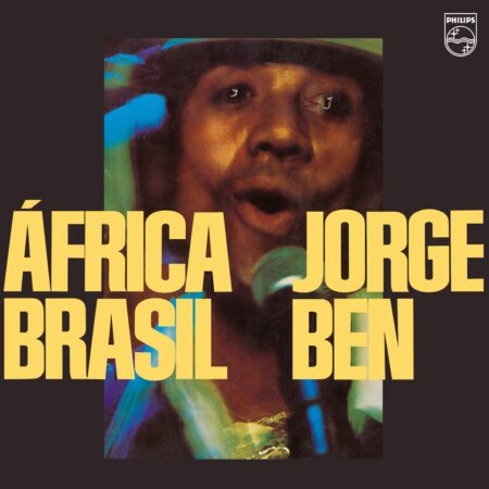 Présenté comme le meilleur album "Funk" réalisé au Brésil et le point culminant de la carrière de Jorge Ben Jor, África Brasil (1976) est un mélange détonnant de Samba-Funk et de rythmes afro-brésiliens portés par des guitares qui "claquent". 