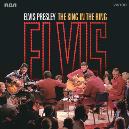 Pour la première fois sur vinyle, avec 'ELVIS', l'émission de télévision NBC de 1968 qui devint célèbre sous le nom de'68 Comeback Special', Elvis confirma de manière impressionnante son statut de 'King of Rock and Roll'. Le point culminant du spectacle a été la façon dont la superstar s'est présenté - dans un public intime avec un petit mais beau groupe. A bord : le guitariste Scotty Moore et le batteur D.J. Fontana, qui appartenaient tous deux au groupe original du King. Elvis Presley The King in the Ring disque 1 face A 1. That's All Right 2. Heartbreak Hotel 3. Love Me 4. Baby What You Want Me to Do 5. Blue Suede Shoes 6. Baby What You Tell Me to Do 7. Lawdy, Miss Clawdy Elvis Presley The King in the Ring disque 1 face B 8. Are You Lonesome Tonight? 9. When My Blue Moon Turns to Gold Again 10. Blue Christmas 11. Trying to Get to You 12. One Night 13. Baby What You Want Me to Do 14. One Night 15. Memories Elvis Presley The King in the Ring disque 2 face A 1. Heartbreak Hotel 2. Baby What You Want Me to Do 3. Introductions 4. That's All Right 5. Are You Lonesome Tonight? 6. Baby What You Want Me to Do 7. Blue Suede Shoes 8. One Night Elvis Presley The King in the Ring disque 2 face B 9. Love Me 10. Trying to Get to You 11. Lawdy, Miss Clawdy 12. Santa Claus is Back in Town 13. Blue Christmas 14. Tiger Man 15. When My Blue Moon Tunrs to Gold Again 16. Memories