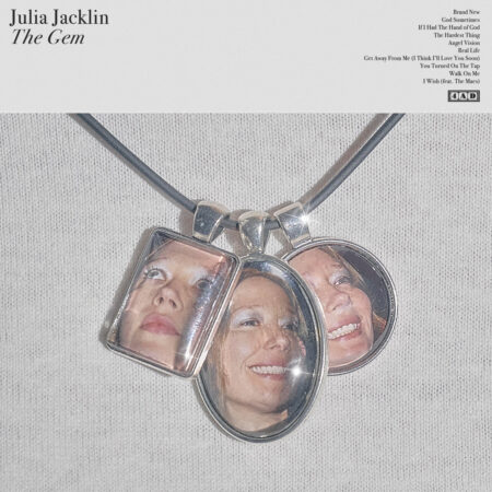 Entourée de Jacob Diamond à la guitare, de Mimi Gilbert à la basse et de Jess Elwood à la batterie, Julia Jacklin signe un disque d'indie folk instinctif et ...