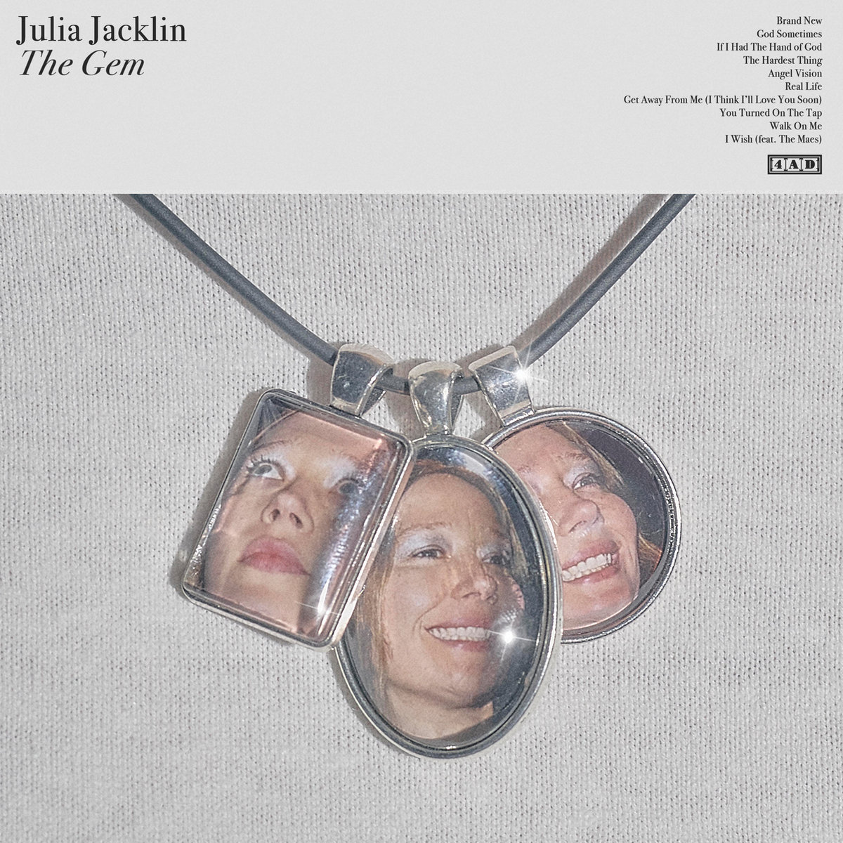 Entourée de Jacob Diamond à la guitare, de Mimi Gilbert à la basse et de Jess Elwood à la batterie, Julia Jacklin signe un disque d'indie folk instinctif et ...
