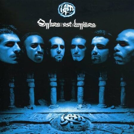 Iam est un groupe de Rap Français créé en 1989 par Akhenaton, Shurik'n, Kheops, Imhotep, Kephren et Freeman. Alors que le groupe de Rap Marseillais s'était fait remarquer avec la sortie de son premier album Studio "De la planète Mars", IAM sort deux ans plus tard, en 1993, son second disque et double album "Ombre est lumière" (vol 1 et 2). Porté par le cultissime tube "Je danse le mia" Ombre est Lumières s'écoule à plus de 450.000 exemplaires ce qui permit au groupe IAM de devenir, au coté de NTM, l'un des groupes les plus influents du Rap Made in France des années 90. Même si "Ombre est Lumière" est souvent considéré comme l'album le plus aboutit du groupe, la consécration d'IAM arrivera quatre ans plus tard avec l'excellent "L'école du Micro d'argent" (disponible en coffret triple vinyle Collector!). Ce nouvel et troisième album décroche le titre du disque de Rap le plus vendus en France avec un peu plus de 1.600.000 exemplaires écoulés ! Le Clip de Je Danse le Mia (extrait de l'album Ombre est Lumières) : " IAM " - Le volume 1 de Ombre est lumière en Double Vinyle LP 180 Grammes en édition limitée ici sur Amazon et ici sur la fnac à 19€ - Le volume 2 de Ombre est lumière en Double Vinyle LP 180 Grammes en édition limitée ici sur Amazon et ici sur la fnac à 19€ (Date de sortie : En précommande jusqu'au 28 Septembre 2018) iam-ombre-lumiere-volume-Double-Vinyle-180 Ombre-est-Lumiere-Double-Vinyle-collector-edition-limitee Tracklist du Volume 1 : Vinyle LP : 1 1. Le Feu - SHURIK N 2. Cosmos 3. Vos Dieux Ont Les Mains Sales 4. La Methode Marsimil 5. J'aurais Pu Croire 6. Contrat De Conscience 7. Le Soldat 8. Le Retor De Malek Sultan 9. Un Jour Tu Pleures Un Jour Tu Ris 10. Le 7 Vinyle LP : 2 1. Je Ne Veux Plus Voir Personne En Harley Davidson 2. La Mousse a Riton 3. Le Shit Squad 4. Une Femme Seule 5. L'ultra Mia 6. Je Danse Le Mia 7. Alone Tout Seul Forever 8. Fugitif 9. L'aimant 10. Mars Contre-Attaque Tracklist du Volume 2 : Vinyle LP : 1 1. Le Dragon Sommeille 2. Attentat II 3. Le Slow De Lai T'es 4. Les Je Veux Etre 5. L'echantillon 6. Affaire En Cours 7. Le Repos C'est La Sante 8. Interview 9. Laissez-Nous Danser 10. Transekitchmegatron Hypnokor Space-Rave-Olitecybor 11. Le Dernier Empereur Vinyle LP : 2 1. Je Lache La Meute 2. Achevez-Moi 3. Achevez-Les Feat Def Bond Et Faf Larage 4. Ou Sont Les Roses? Intro 5. Ou Sont Les Roses? 6. Bang Bang 7. Rxn 8. Sachet Blanc 9. Pharaon Reviens