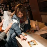 Deuxième album du rappeur lillois BEN plg. 11 titres incroyablement bien rappe´s sur des instrumentaux tout aussi incroyables! La musique de BEN plg reflète le réel avec justesse, sans poudre aux yeux : rude mais teintée de lumineuses notes d'espoir. Toujours les deux pieds sur le trottoir, les madeleines de Proust se mêlent aux doutes inhérents à la vie d'un artiste ambitieux. Le lillois avance dans le rap français avec hargne, humilité, et surtout, pour la gloire. C'est plus des rêves, c'est des objectifs. ParaitQueLesMiraclesNExistentPas-carre