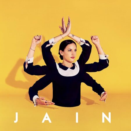 Zanaka” est le premier album de Jain, sorti en 2015 et certifié triple disque de platine avec le cap des 300 000 ventes franchi en mai 2017. Révélation pop féminine 2016, la chanteuse, originaire de Toulouse et auteur-compositeur cartonne au-delà des frontières puisqu'elle s'est produite en Angleterre, au Canada et aux États-Unis. Au total, 10 titres pop-hip-hop-reggae-electro, représentatifs de l'univers éclectique de l'artiste.