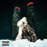 Le très attendu projet ‘$ome $exy $ongs 4 U’ de Drake et Partynextdoor est enfin là. Avec 21 titres, le projet explore des thèmes intemporels comme l’amour, le chagrin et le désir, renforçant l’alchimie musicale des deux artistes. Leur approche envoûtante capte l’essence des relations modernes, entre passion et mélancolie. $ome $exy $ongs 4 U s’impose déjà comme un projet marquant de la scène canadienne.