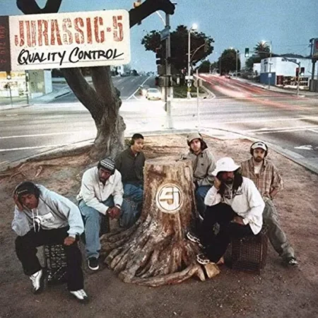 En Juin 2000, Près De Sept Ans Après Leur Création, Le Estimé Collectif De Rap Underground Jurassic 5 A Finalement Sorti Son Premier Album Complet. Malgré Une Grande Attente, « Quality Control » A Été À La Hauteur De L'excellent EP De Jurassic 5, Sorti Trois Ans Auparavant.Les Prouesses Lyriques De Jurassic 5 Brillent Sur Des Morceaux Axés Sur Le Message Comme « WOE Is Me (World Of Entertainment) » Et « Contribution », Démontrant Un Niveau D'éloquence Et De Compassion Jamais Vu Dans Le Rap.