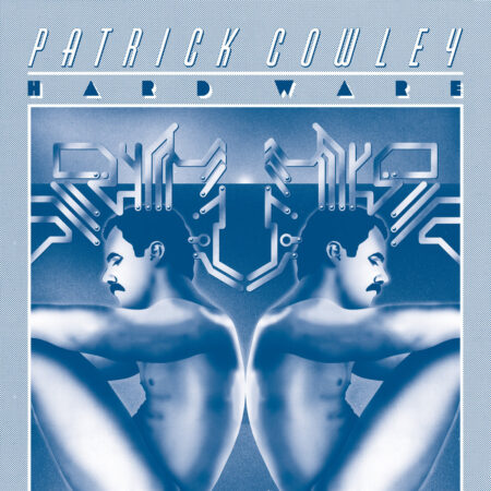 Après Malebox (2022) et From Behind (2024), ce nouvel opus complète une trilogie. Bandes oubliées, voix surgies des marges, synthés rugissants : Dark Entries transforme l’archéologie sonore en récit cohérent. Pochette signée Gwenaël Rattke, notes contextualisées, soin du détail, cet album se vit autant comme une expérience que comme un objet. Tech-No distille une froideur hypnotique. Hellfire et Megablue étincellent d’un groove spatial. Patrick Cowley ose la dérision avec Shake It Up, prête sa voix sur Pajama Party Massacre, et plonge dans l’intime avec Spellbinding Lover, porté par Jeanie Tracy. Enfin, Ice Age, chanté par Peggy Gibbons, s’installe comme une élégie glaciale — épilogue bouleversant.