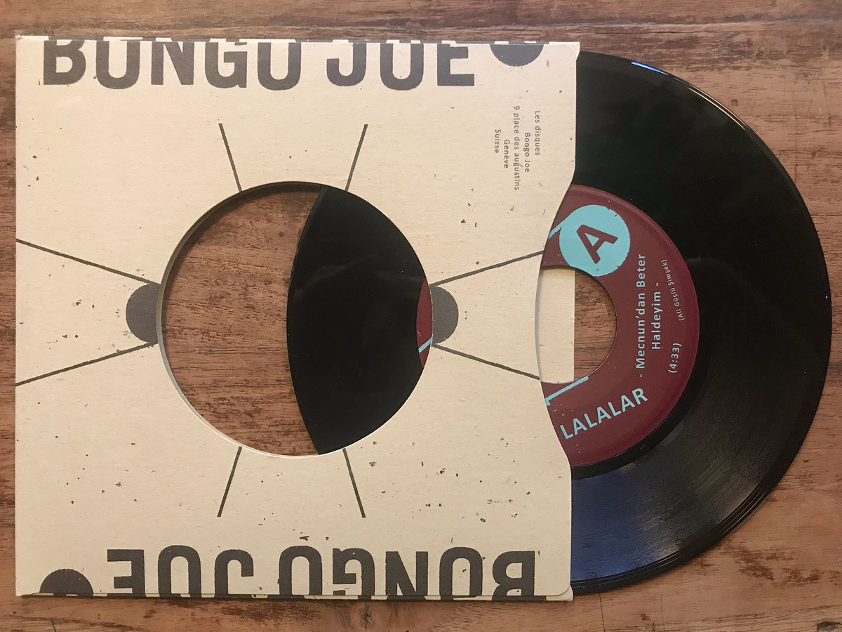 Lalalar vient secouer le rock anatolien. Fini l’exotisme facile: avec son premier disque, le trio veut aborder la musique traditionnelle turque à sa manière. Et ça passe par des beats indus brûlants et des guitares fiévreuses.