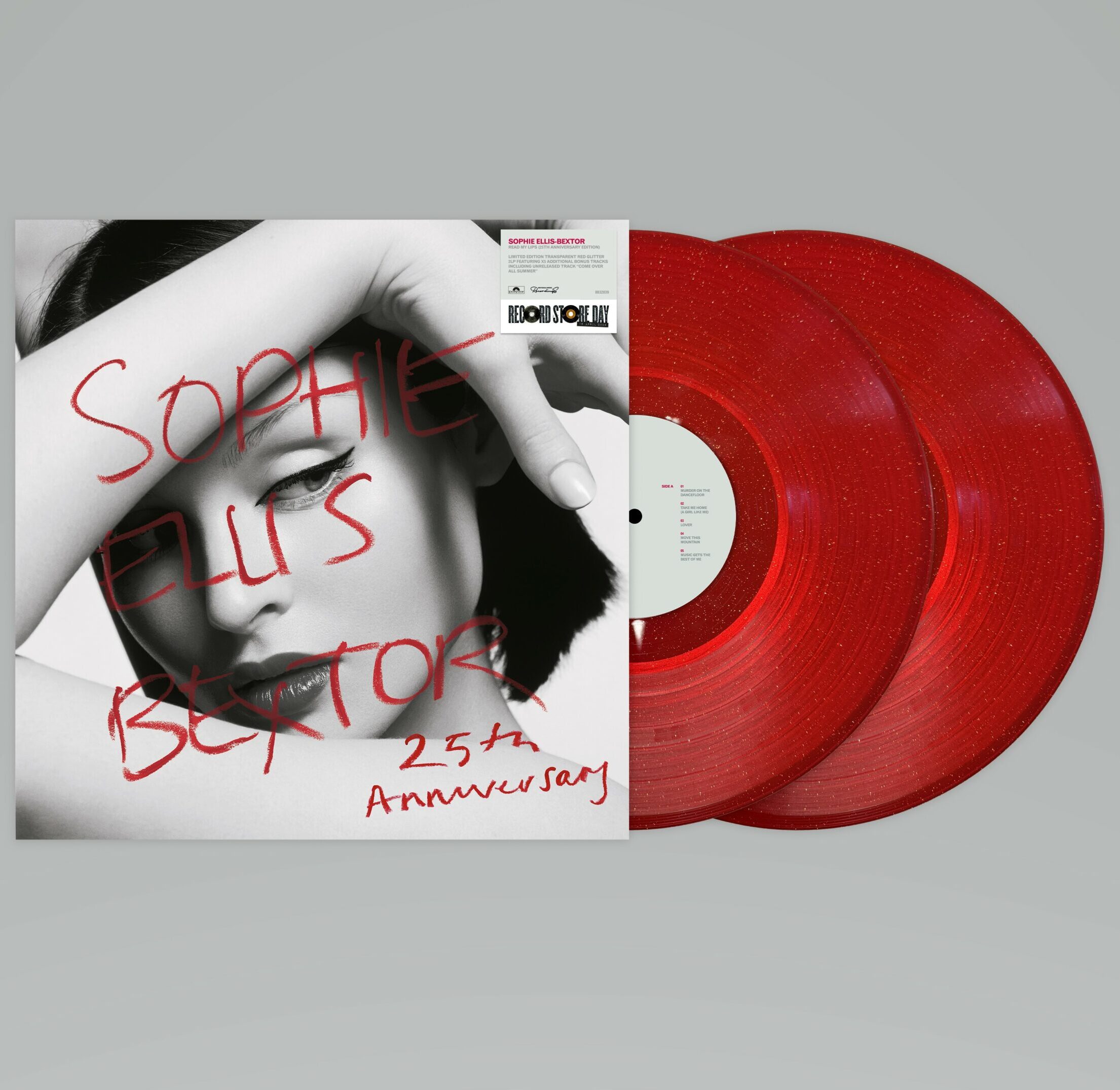 L’album de Sophie Ellis-Bextor, « Read My Lips », célèbre son 25e anniversaire en 2026 avec une édition spéciale. Cet album, qui a lancé la carrière de Sophie, a atteint la 2e place du classement britannique en juin 2002 et est désormais certifié double platine au Royaume-Uni, avec plus d’un million d’exemplaires vendus dans le monde. L’album comprend des singles à succès tels que « Take Me Home », « Murder On The Dancefloor », « Get Over You/Move This Mountain » et « Music Gets the Best of Me ». La 25e édition anniversaire comprend l’album original ainsi que des titres bonus, dont une version live de « Murder On The Dancefloor » enregistrée à New York, ainsi que des enregistrements vocaux exclusifs de Sophie elle-même. Cette édition limitée sera disponible en vinyle rouge transparent pailleté 2LP, numérotée et accompagnée d’un livret avec des photos inédites.