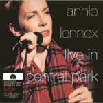 Première publication complète et première édition vinyle du concert intégral du 8 septembre 1995. Annie Lennox y interprète ses succès issus de Diva et Medusa, ainsi que des classiques d’Eurythmics, portée par l’énergie du public. Découpé à partir des bandes produites par Stephen Lipson (également bassiste sur scène), le concert montre l’artiste à l’apogée de sa puissance vocale.