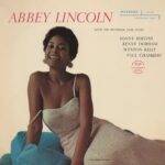Édition limitée et exclusive de « That’s Him! » de la chanteuse Abbey Lincoln, un chef-d’œuvre de 1957 enfin disponible en mix mono rare. Pressé sur vinyle 180 g à partir des bandes masters (AAA) par Kevin Gray, chez Cohearent Audio, garantissant une qualité sonore exceptionnelle. Avec Kenny Dorham, Sonny Rollins, Wynton Kelly, Paul Chambers et Max Roach, cet album est un incontournable pour les amateurs de jazz. Pochette en « tip-on » pour une finition premium.