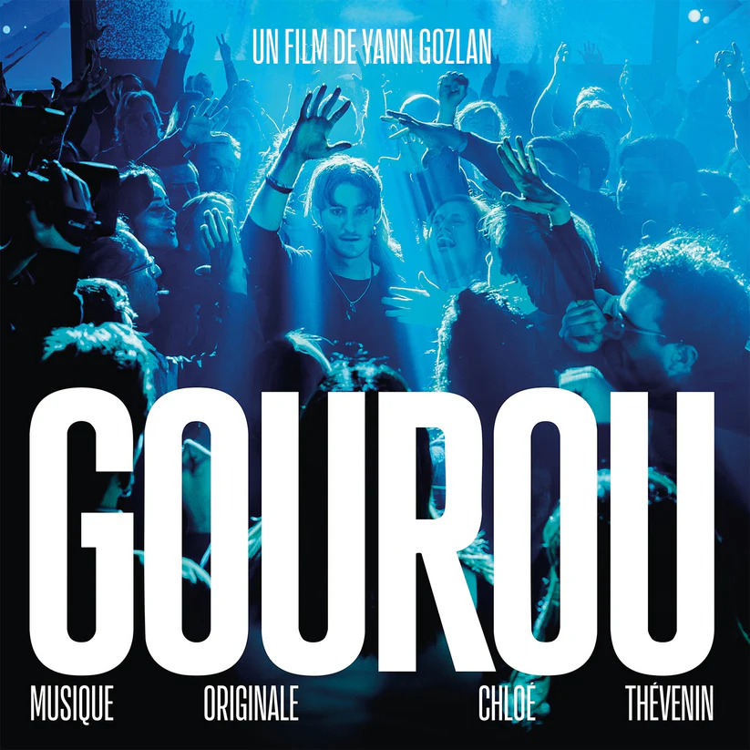 Pour Gourou, Yann Gozlan confie la bande originale à la productrice de musique électronique CHLOE. Pressée en vinyle en édition limitée, cette partition prend toute son ampleur et révèle une écriture sonore d’une grande finesse.