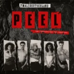 Double vinyle argenté - Xmal Deutschland, pionniers du gothique allemand, ont conquis le public britannique au début des années 80 grâce à leur darkwave envoûtante et inquiétante, chantée principalement en allemand. Ils se sont produits en direct à quatre reprises pour l'émission du célèbre DJ John Peel sur BBC Radio 1 entre 1982 et 1985. Issus de la scène art-punk underground de Hambourg et souvent associés à la Neue Deutsche Welle, les membres du groupe ont rapidement conquis un public fidèle au Royaume-Uni après avoir signé chez 4AD et tourné intensivement avec leurs camarades de label Cocteau Twins, Clan of Xymox et Dead Can Dance. Aujourd'hui, pour la première fois, l'intégralité de leurs enregistrements des Peel Sessions est réunie dans un seul coffret, disponible exclusivement pour le Disquaire Day sous la forme d'un double vinyle argenté. Cette anthologie de 16 titres, récemment remasterisée aux studios Abbey Road (2026), inclut les morceaux préférés des fans : « Incubus Succubus », « Mondlicht », « Geheimnis » et « Qual ». Cette édition présente une nouvelle illustration de Timothy O'Donnel et des photos du groupe signées Jörg Bohm.