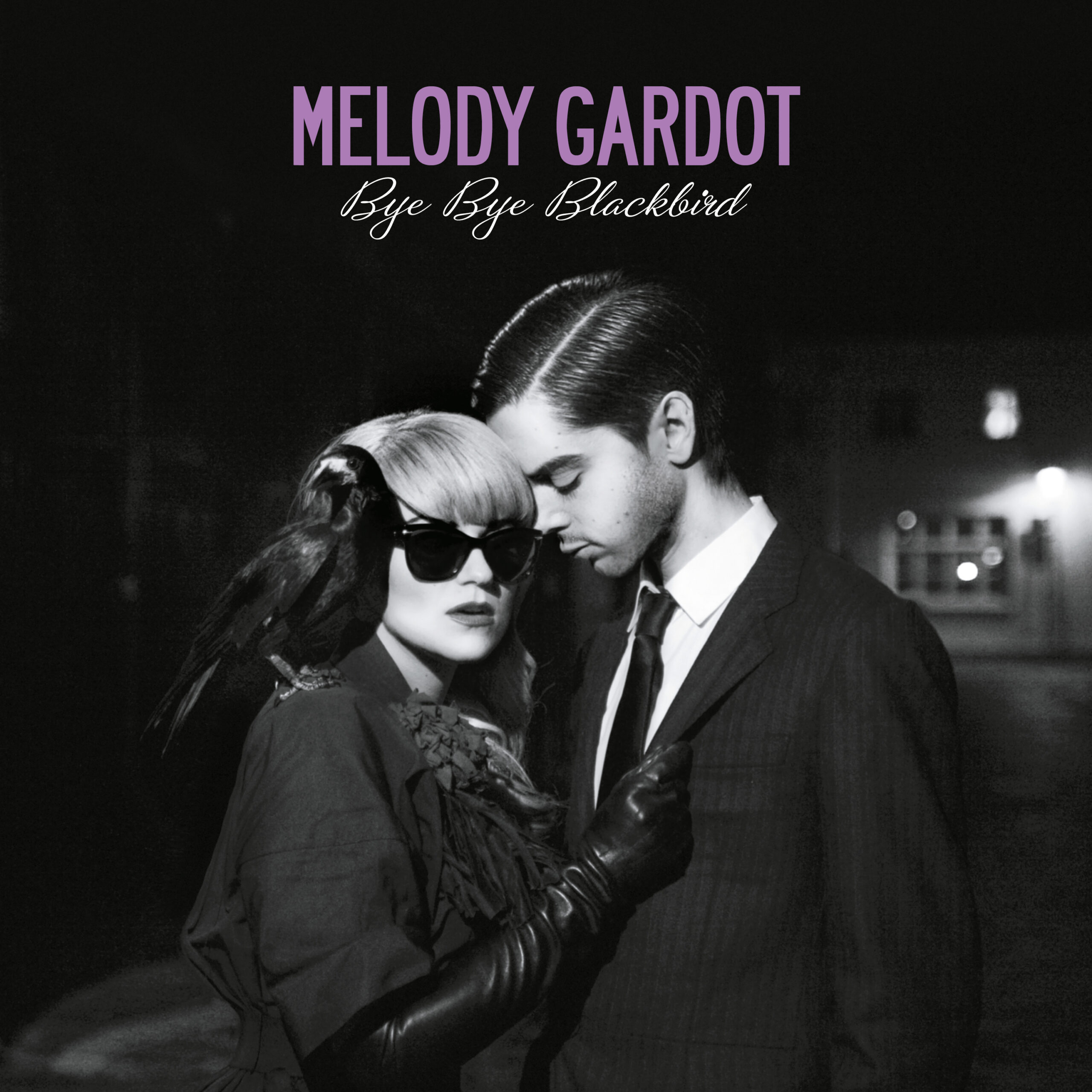 En exclusivité pour le RSD26, Melody Gardot présente son EP Bye Bye Blackbird Acoustic, inédit en vinyle. L’EP saisit la voix de Gardot dans une belle simplicité alors qu’elle est accompagnée par le guitariste de jazz David Preston. L’EP comprend des reprises de chansons de Cole Porter, George Gershwin et bien d’autres. Remastérisé par Bernie Grundman, l’album est pressé sur un vinyle noir de 180g à 45RPM pour une qualité optimale.