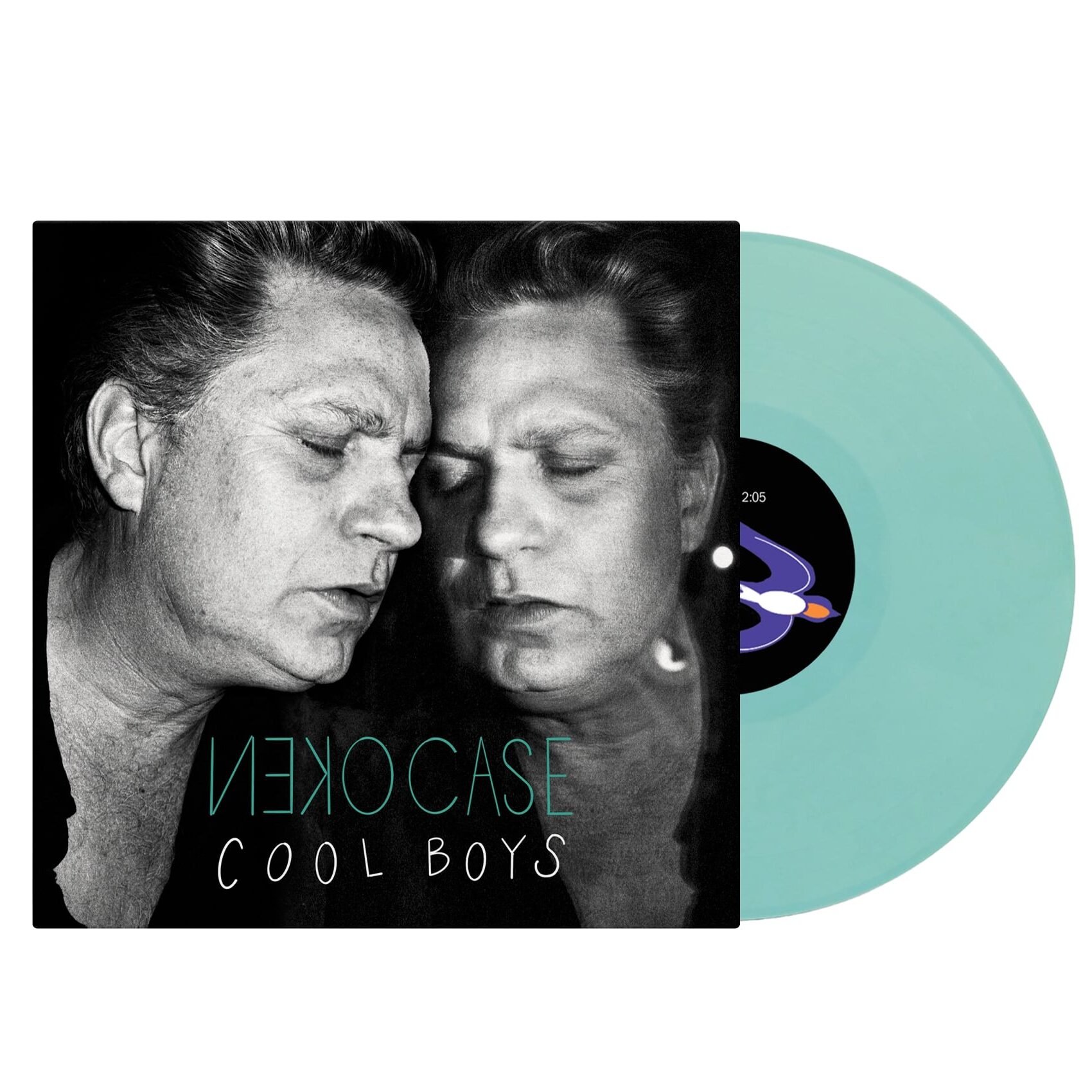 cône iconoclaste nommée aux GRAMMY®, Neko Case — qualifiée par Rolling Stone comme « l’une des meilleures et des plus ambitieuses auteures-compositrices américaines » — revient pour le Record Store Day 2026 avec un 7” exclusif, aussi puissant qu’intime. Conçu comme un hommage à son ami et collaborateur disparu Dexter Romweber, membre fondateur de Flat Duo Jets, ce disque inédit réunit une reprise jamais publiée du titre culte du groupe, « Cool Boys », ainsi que « Winchester Mansion of Sound », extrait de son dernier album studio salué par la critique, Neon Grey Midnight Green. Écrite près de deux ans avant le décès de Romweber en 2024, « Winchester Mansion of Sound » résonne aujourd’hui d’une charge émotionnelle troublante, née de l’intuition et des inquiétudes que Neko Case éprouvait alors pour son ami. L’association de ces deux morceaux fait de ce 7” une pièce à la fois commémorative et artistique, célébrant l’héritage de Romweber tout en capturant Neko Case dans l’un de ses moments d’écriture les plus sincères. Comme elle le raconte dans ses mémoires The Harder I Fight, The More I Love You, la découverte de Flat Duo Jets a été une révélation. Ce Record Store Day en porte l’esprit sauvage et indompté.