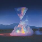 Cet album de You Man exprime justement cette idée : chaque morceau est comme une étape de ce parcours, une résonance née d’accidents et de coïncidences, qui finit par dessiner une trajectoire cohérente malgré son improbabilité.