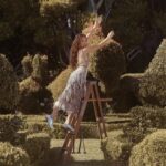 L'album deluxe de Laufey, A Matter of Time: The Final Hour, clôt son magnifique troisième album, A Matter of Time, salué par la critique et récompensé d'un GRAMMY® Award. Avec quatre nouvelles chansons, cet album deluxe de 19 titres est une introspection sur l'apprentissage de la vie avec ses angoisses : accepter l'incertitude, le passage du temps et retrouver le calme après la tempête.