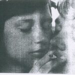 Après "Messin plutôt que français / Enfonce-toi dans la ville" et "Gloire à Satan", Noir Boy George, artiste messin emblématique de lʼunderground français, dévoile un nouvel album : "Polytoxicomane de toi". Noir Boy George cʼest un mec tout seul avec un synthé modifié, une boite à rythme et des paroles qui parlent principalementdʼamour, de polytoxicomanie et dʼamour polytoxique. TRACKLIST : A1. Les rapports de production A2. À l'est de ton corps A3. Injecte moi B1. Le samedi c'est Agnès B2. Comme Alan Vega B3. Satan vit dans mon ventre