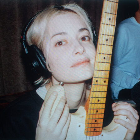 Emma (guitar-vocals), Jessy (guitar-vocals), Cédric (bass-vocals), Eric (drums) & Dragos (keys)