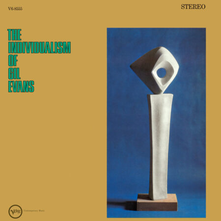 The Individualism of Gil Evans (1964) compte parmi les œuvres majeures de l’arrangeur-compositeur, mêlant compositions originales et relectures inspirées dans une écriture orchestrale d’une grande richesse. Entouré de musiciens tels que Johnny Coles, Steve Lacy, Eric Dolphy ou Wayne Shorter, Evans déploie un art raffiné du timbre, de l’espace et des nuances, porté par une remarquable cohérence de son et de climat. Edition masterisée à partir de bandes analogiques, pressée sur vinyle 180g.