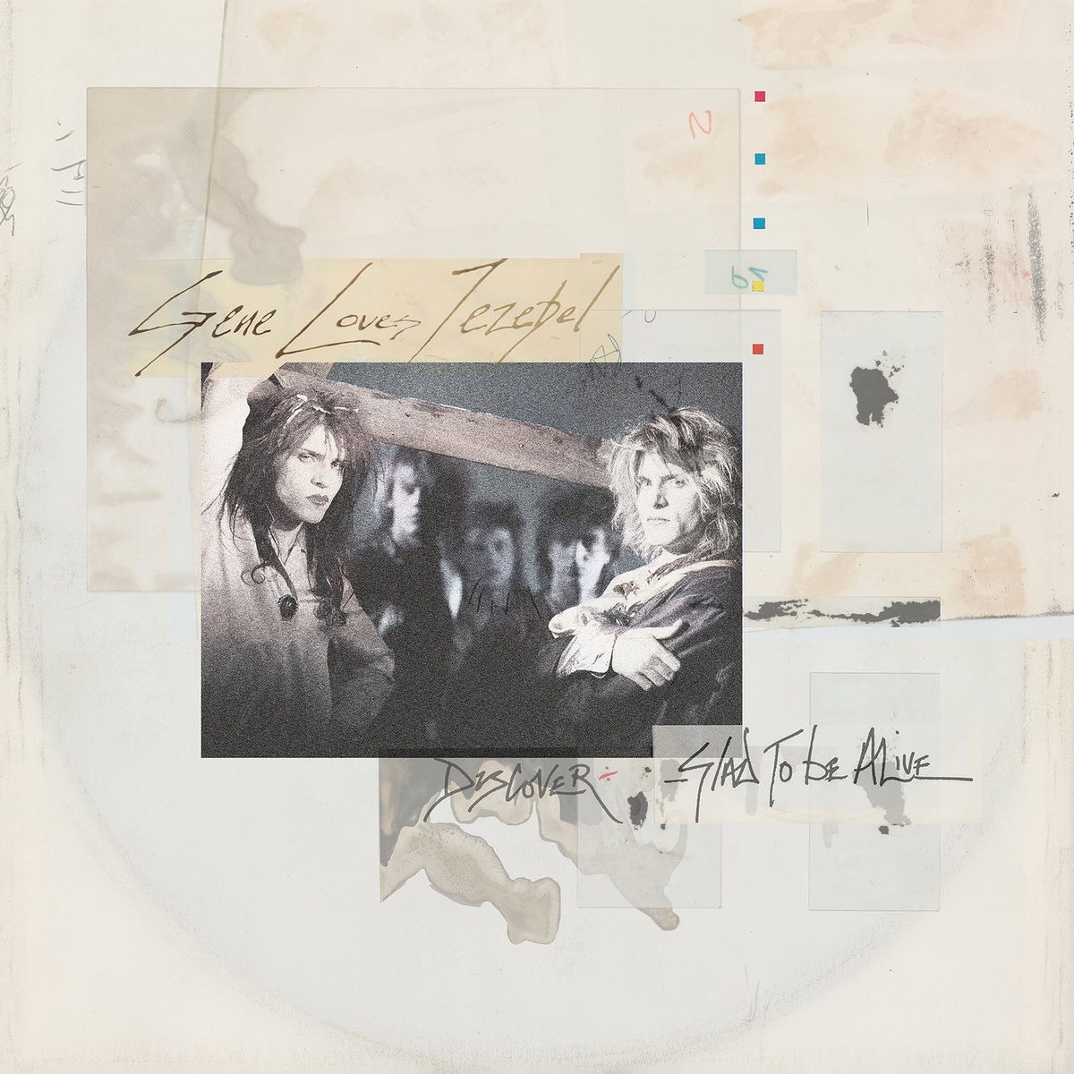 Beggars Banquet fait paraître la réédition 40e anniversaire de ‘Discover’, l’album de la révélation du groupe de goth rock britannique Gene Loves Jezebel. Entièrement remasterisé par Henry Rudkins, cette édition anniversaire est étendue en version double vinyle avec l’addition de ‘Glad To Be Alive’, un enregistrement live capté lors d’un concert à Nottingham en 1986 et pressé pour la première fois. Capturant l’énergie du groupe sur scène, il offre un contrepoint sans-filtre à la version studio : plus fort et sans bride, montrant l’énergie du groupe ayant conduit à leur essor à l’époque. ‘Discover’ comprend notamment le single ‘Desire (Come and Get It)’.