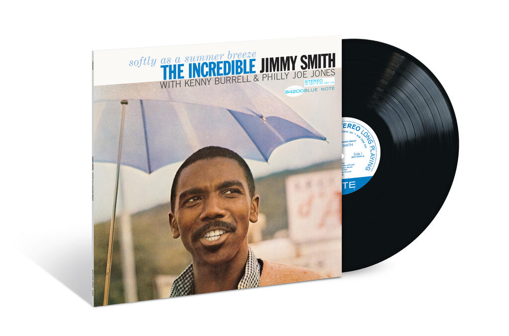 JIMMY SMITH | Softly As A Summer Breeze Blue NoteDecca Records Enregistré en 1958, Softly As A Summer Breeze voit Jimmy Smith alterner deux formations en trio, avec Kenny Burrell et Philly Joe Jones d’un côté, Eddie McFadden et Donald Bailey de l’autre. Le maître de l’orgue Hammond B3 y déploie un swing irrésistible à travers un répertoire mêlant compositions de Thelonious Monk, standards et œuvres originales. Edition Blue Note Classic Vinyl stéréo, entièrement analogique, masterisée à partir des bandes originales et pressée sur un vinyle 180g.
