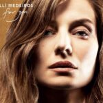 Attention, trésor caché ! En 2006, Elli Medeiros retrouve Etienne Daho pour la co-réalisation de son premier album après 17 ans d’éclipse musicale. Entre E.M. et E.D., le fil d’une amitié qui remonte à une rencontre rennaise d'un jour de 1976. Ce disque de 2006, que l’on redécouvre désormais avec un nouveau titre et une nouvelle pochette, est la parfaite rencontre du passé et du présent d’alors, car vingt ans plus tard, il n’a pas pris une ride. Dans cette réédition, retrouvez inédits et remix.